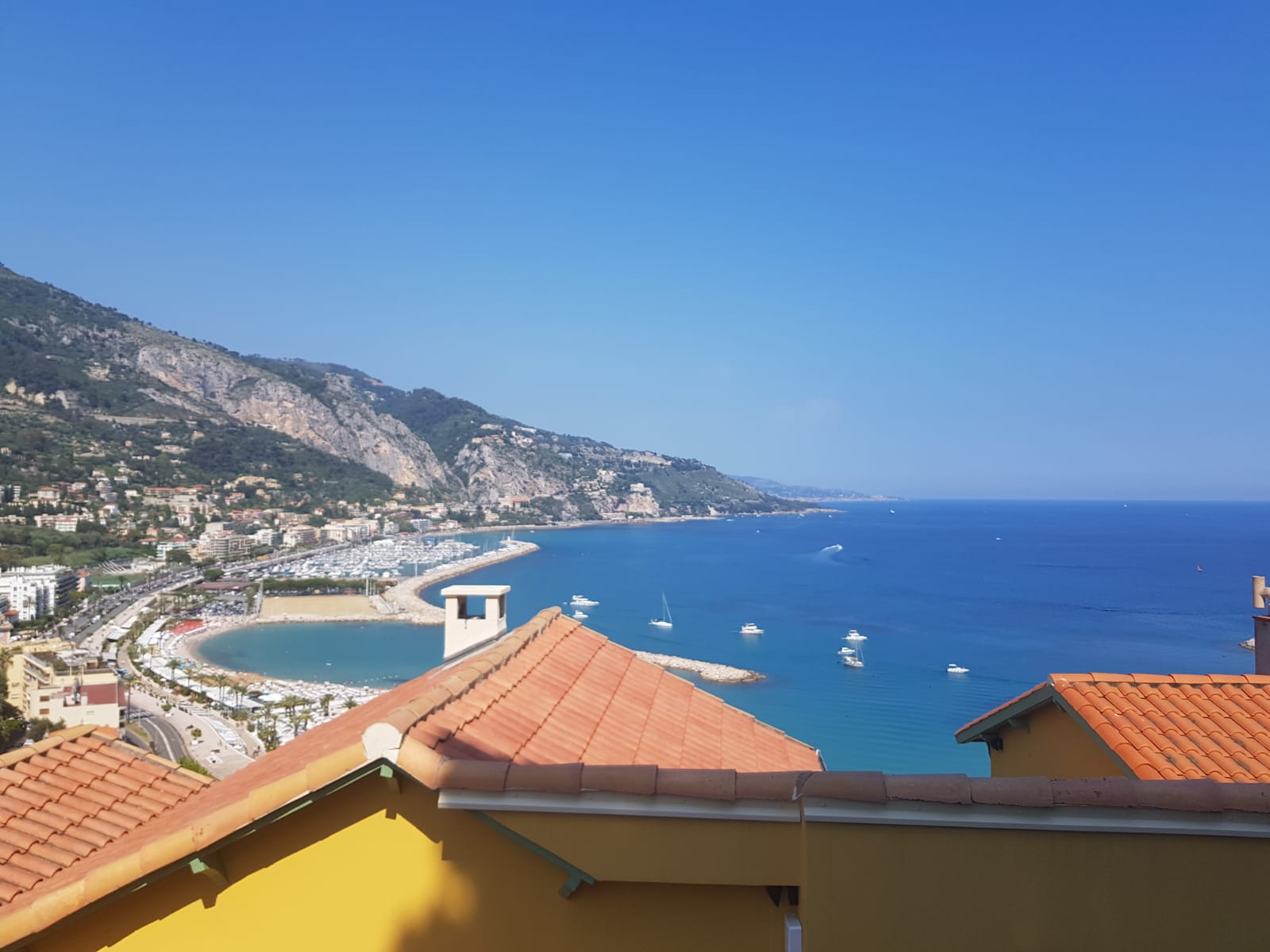 Vue panoramique de la baie de menton