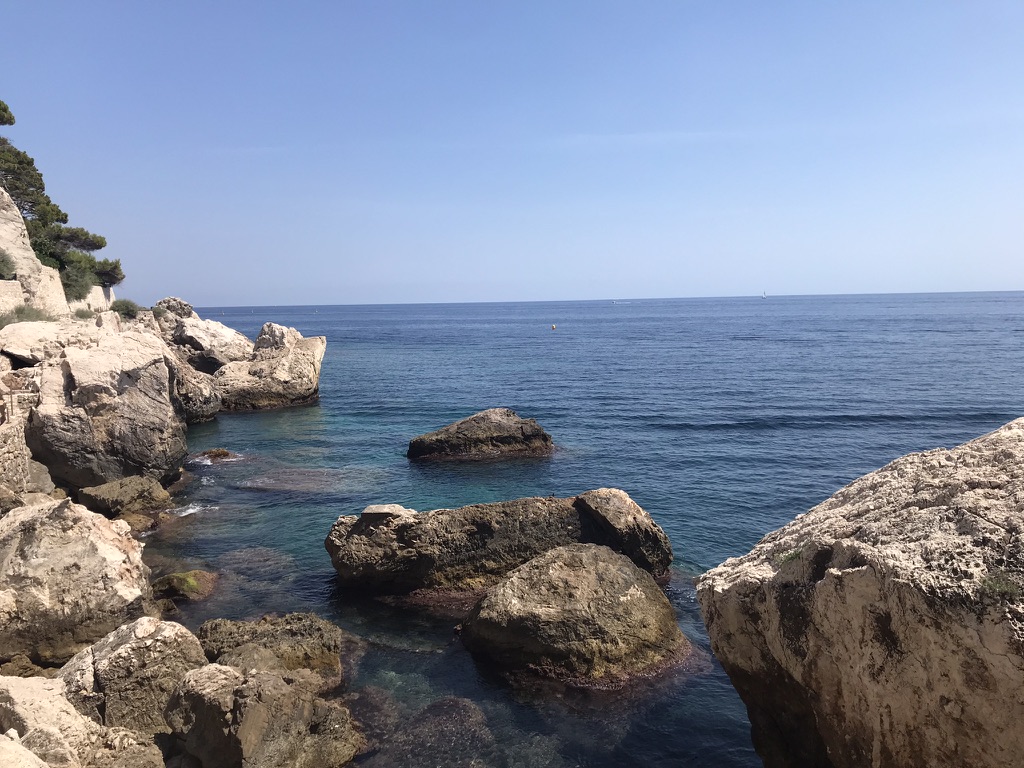 crique secrete situe pres de Monaco sur le sentier du littoral de Cap D'Ail